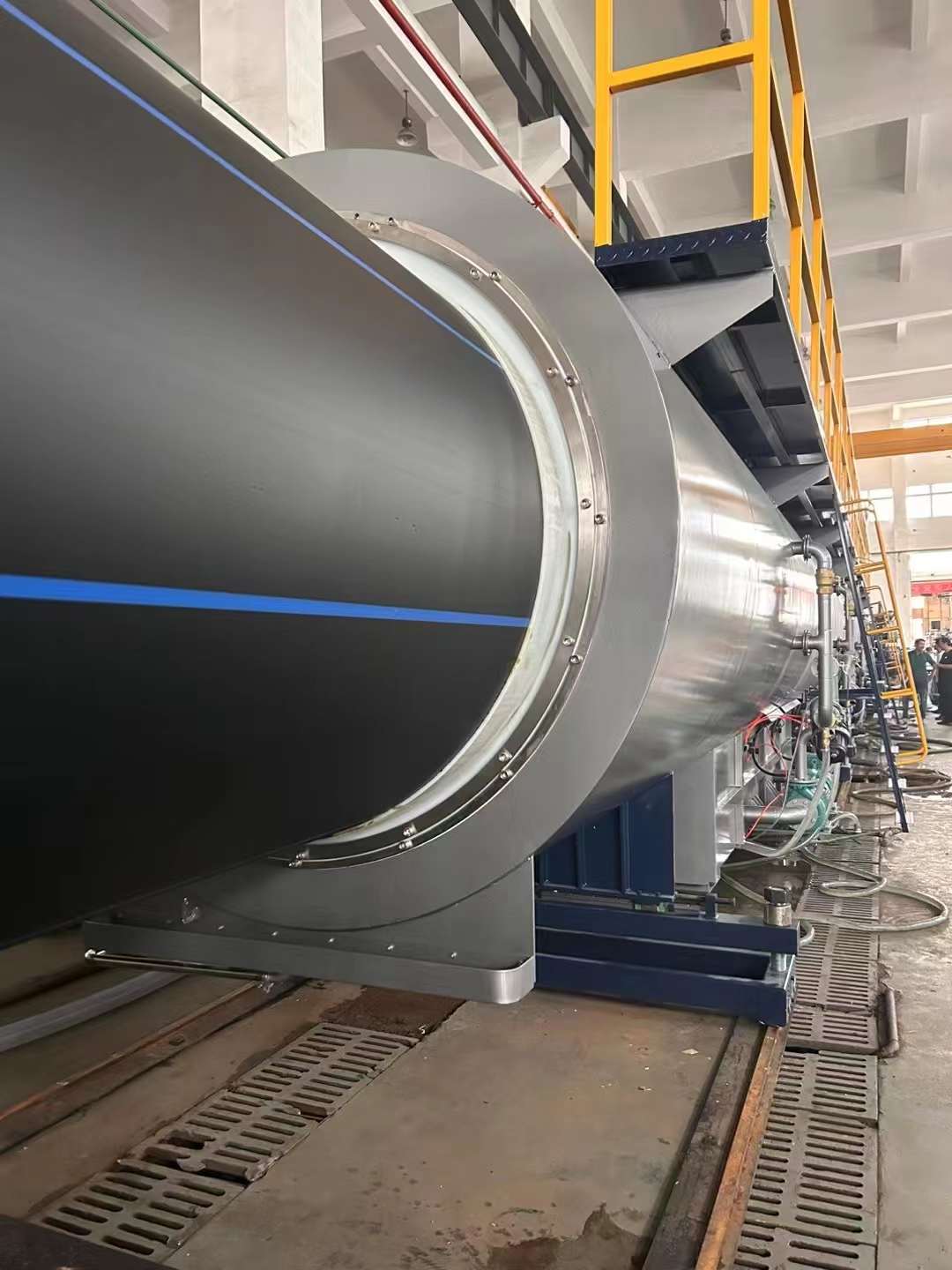 नयाँ PE1600 (SDR13.6) एक्सट्रुजन उत्पादन लाइन सफलतापूर्वक पूरा भएको छ र डेलिभरीको लागि पर्खिरहेको छ!